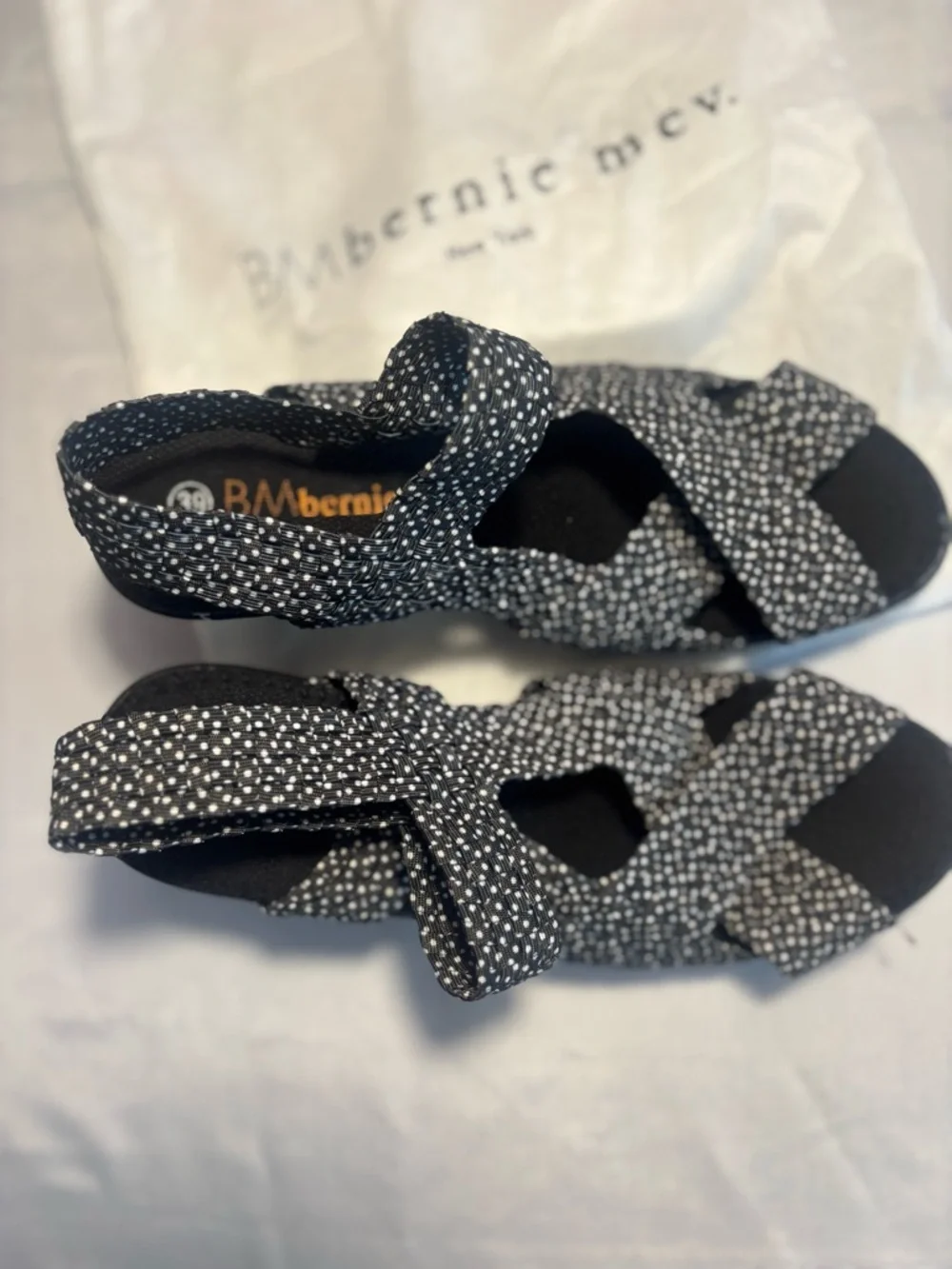 bernie mev. Black White Speckled Slip-on Heels Size 39 (8) New - Picture 3 of 7